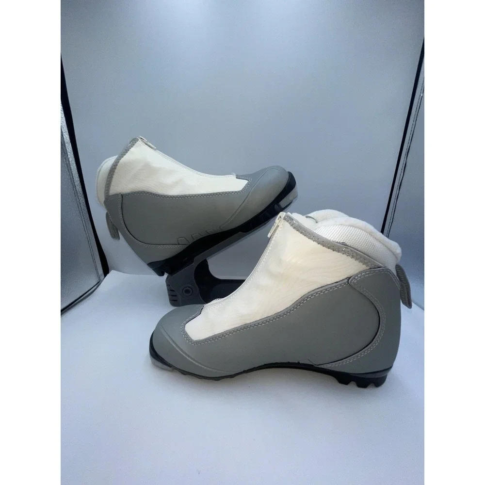 Rossignol women's X-1 Ultra FW size‎ 40 US size 9.5 cross country ski boots